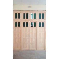 Дверь деревянная двойная со стеклянными вставками
